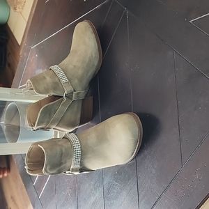 Daisy Fuentes bootie sz 3 girls